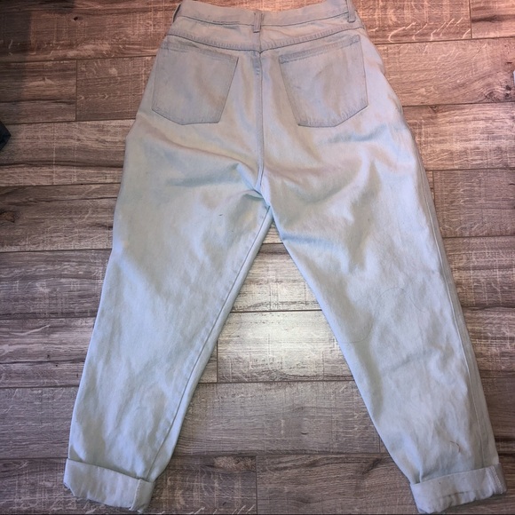 Light Wash Mom Jeans - Picture 5 of 5